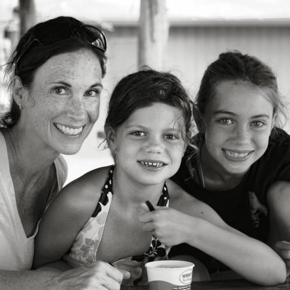 Meet your Posher, Jennifer - Picture 1 of 1